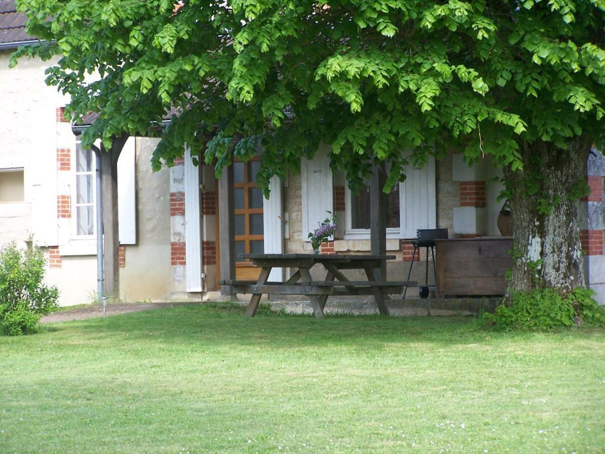 Gite En Forterre Druyes-les-Belles-Fontaines Bagian luar foto