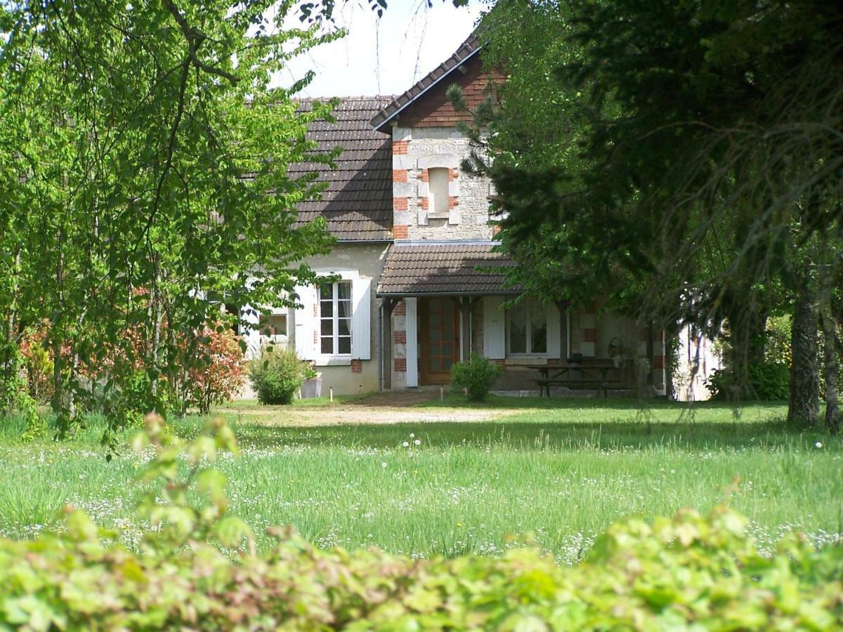 Gite En Forterre Druyes-les-Belles-Fontaines Bagian luar foto